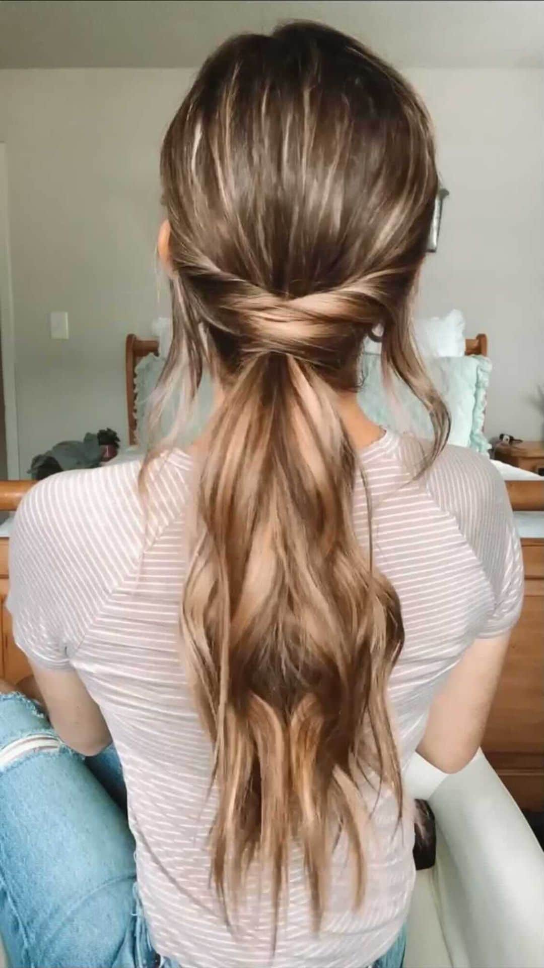 I N S T A B R A I Dのインスタグラム：「Elevate your pony one twist at a time ... courtesy of @karlyporter1 😍」