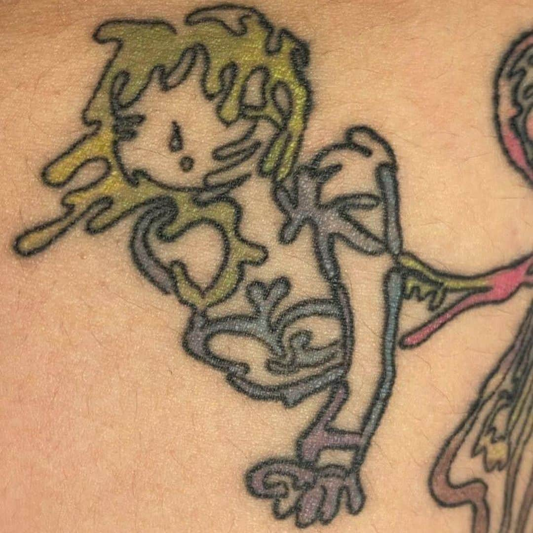 アンドレアクルーズさんのインスタグラム写真 - (アンドレアクルーズInstagram)「GET YOUR FLASH TATOO ! For our first collaboration of the year, we decided to give you a chance to win ONE flash tattoo.   To win, you have to :  - Follow @andrea_crews and @lome__lu  - Tag 2 friends - Share this post in your story   Good luck to everybody 💜💚  Artwork  @lome_lu Video @_antoinettelove_ Magic model  @4bluepills Photo @chantapitch    Fashion @andrea_crews Creative direction @maroussia_rebecq  #andreacrews #iamandreacrews #18yo #happybirthday #friendsandfamily #youthoftoday #fashionfuture #fashionrevolution #transformations #upcycleyourself #upcyclingfashion #upcycling #community #creativity #activism #fashionartactivism #jointhecrew」1月13日 4時20分 - andrea_crews