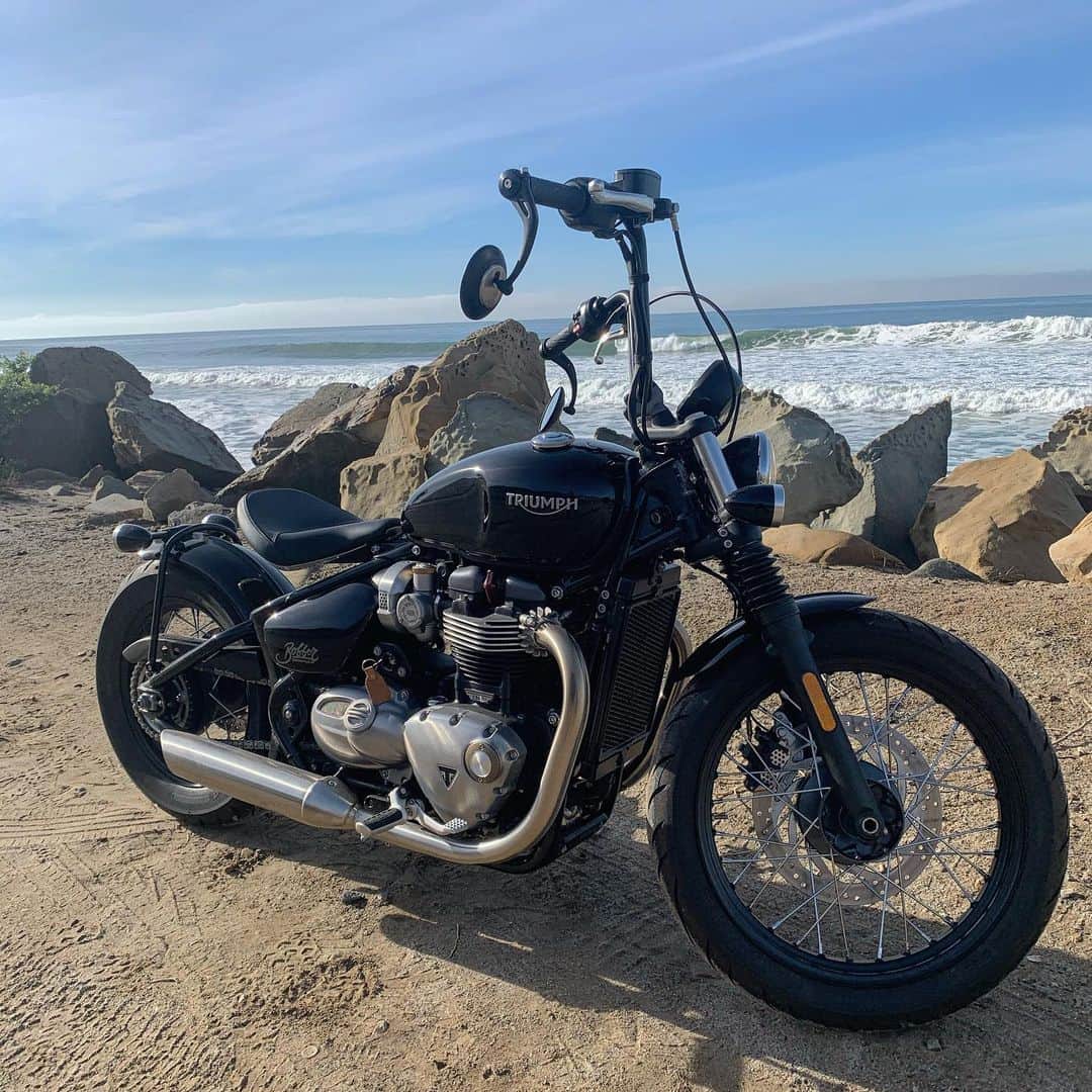 のインスタグラム：「Got some me time in this morning.... 😎 Hope you all can do the same! 🤘🏽🎶」