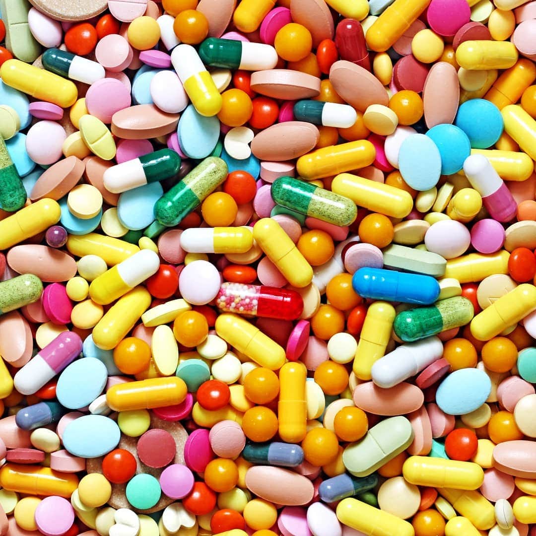 のインスタグラム：「They say laughter is the best medicine, and we don’t disagree! ⠀ Not to get all up in your (Pepto) Bismol, but we are aware you might have medication you need to travel with. With that being said, we just want you to Bayer in mind the rules. Whether you’re anti or pro biotics… medically necessary liquids, creams, and gels can go in your carry-on bag over 3.4 ounces. ⠀ In addition, we’d like to Advil this to ensure you are Claritin on the rules. No need to throw any Ibupro- fanity our way. For domestic travel, medications in pill form don’t require their original prescription bottles. For those who already know the Benadryl, you know this means pill organizers are also fine to travel. ⠀ Are you Sudafed up looking for answers, well we have a remedy that won’t Aleve you hanging. Your Mucinex step should be to reach out to our TSA Contact Center at 866-289-9673. They have the extra-strength dose of answers that’ll be sure to cure any and Midol doubts you might have prior to your trip. ⠀ #NationalPharmacistDay #traveladvice #punsfordays #tipstotravel #protips #travelusa #punny #instatravels #travelgram #travellife  ⠀」