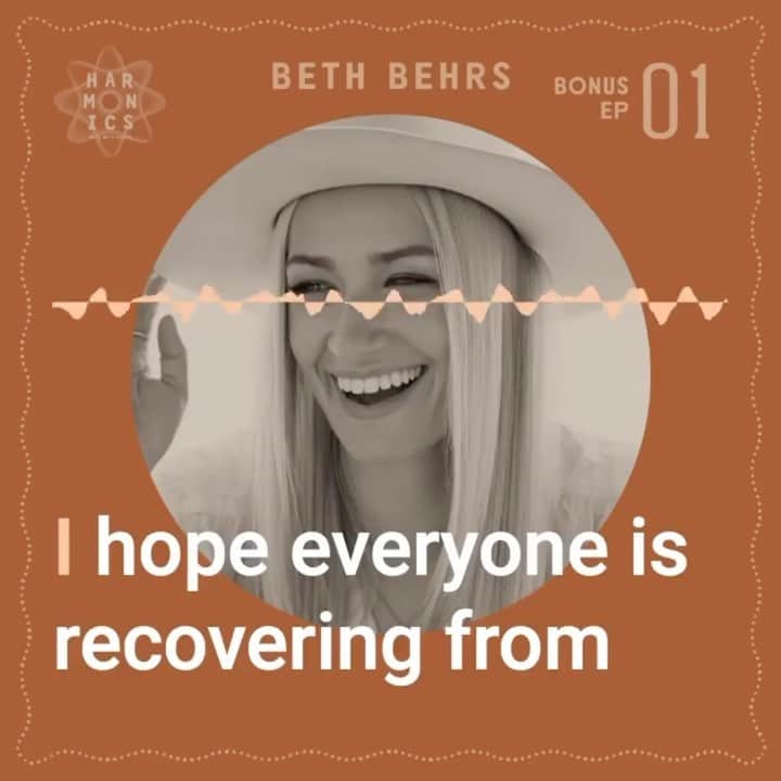 ベス・ベアーズのインスタグラム：「Guess what!!? First @harmonicspodcast episode of the new year is LIVE! With yours truly- I drop some BIG news - so head to link in bio to listen! Eeek so nervous but excited for you all to hear.... clue @brotherskoren ...💛🥰🥰🥰  @thebluegrasssituation」