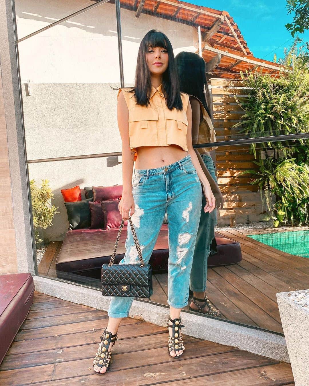 Gabriela Salesのインスタグラム：「Ela inaugura a brusinha delah kkkk. Lacrinhas, vcs tb são ansiosas pra usar logo tudo que compram! Mds eu sou horrores 😂. Lookinho básico só pra atualizar o feed」