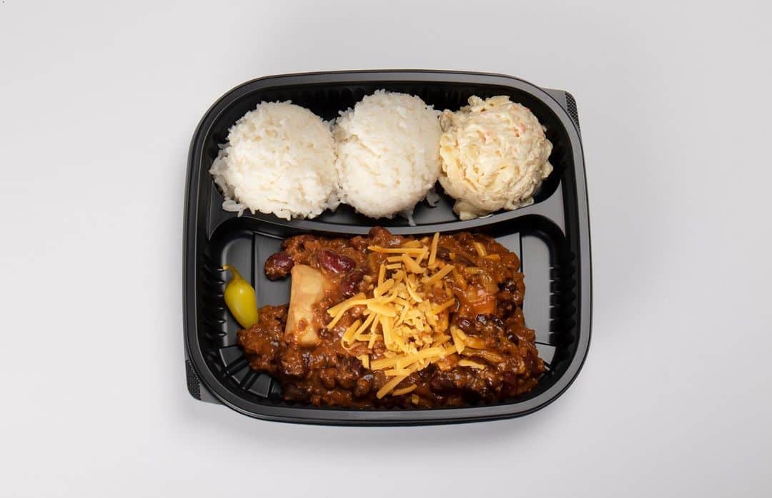 Zippy's Restaurantsのインスタグラム：「Chili Burrito is back, braddahs and sistahs! Pre-order and pay ahead on Zippys.com or our mobile app for no-contact, curbside pickup.」