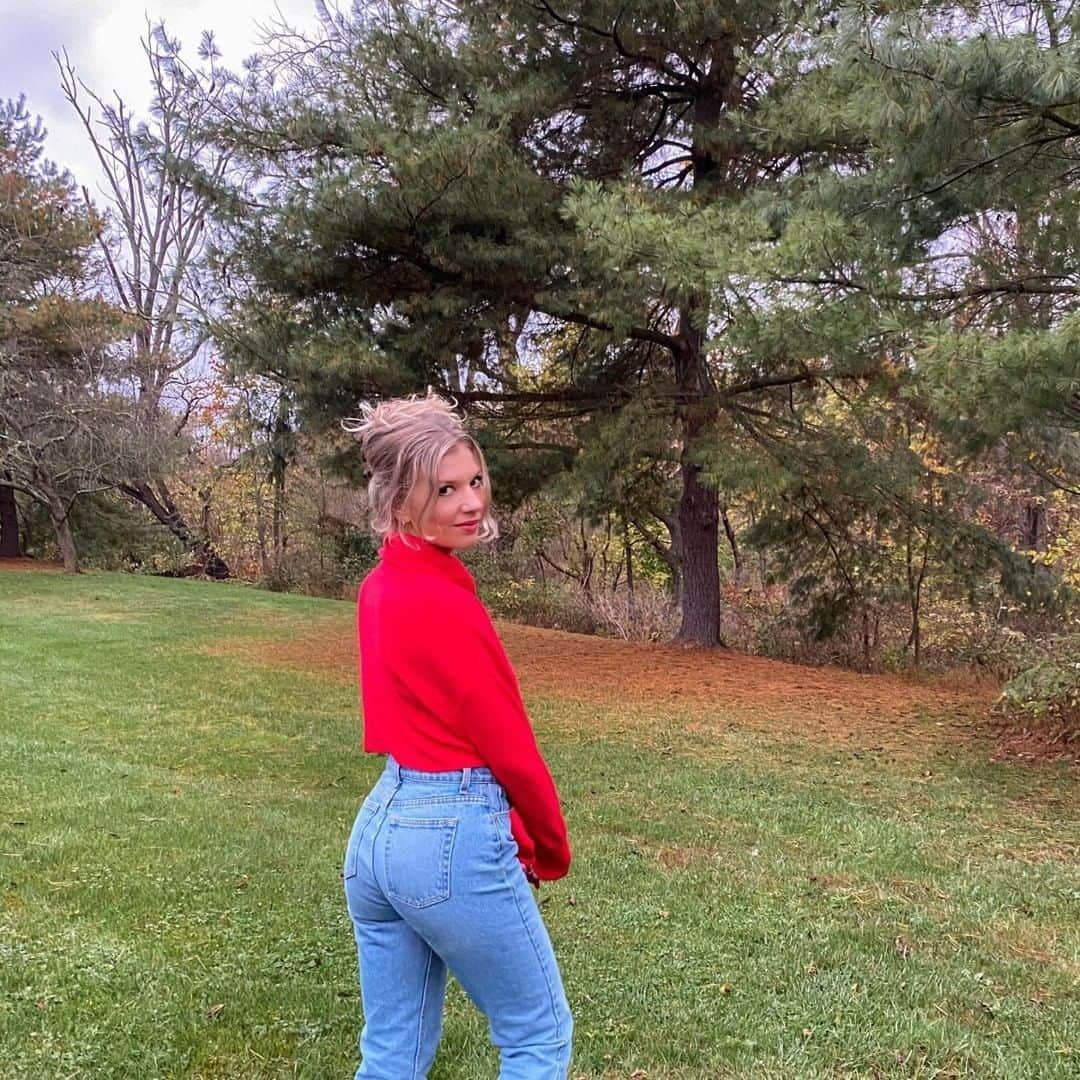 American Apparelのインスタグラム：「Every day is a fresh start in our AA High-Waist jean. Get them here: http://bit.ly/2DUgnbH Link In Bio. 📸 Compliments: @nikimnash . . .  #AmericanApparel #FreshStart #HighWaistJean  #WinterBasics」