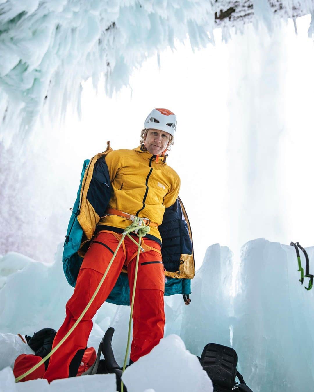 マウンテンハードウェアのインスタグラム：「With enhanced durability and a grid backer for breathability and moisture transfer, the Keele Ascent Hoody offers elite-level performance and comfort, so you can push yourself further at higher altitudes. Photo: @jonglassberg.」