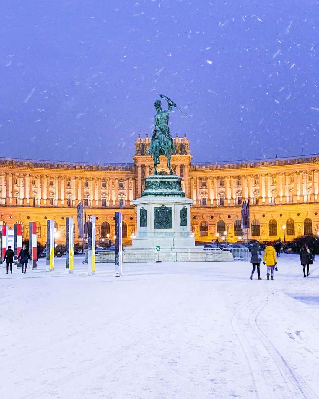 Wien | Viennaさんのインスタグラム写真 - (Wien | ViennaInstagram)「It snowed today in Vienna! Stay tuned for our Stories tomorrow. ❄️ #ViennaWaitsForYou」1月13日 5時45分 - viennatouristboard