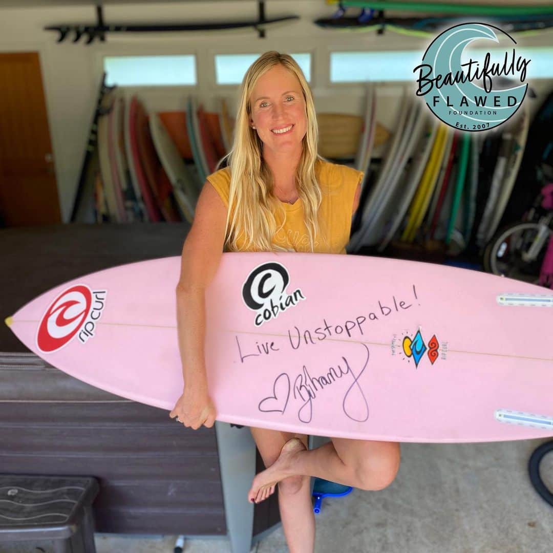 Bethany Hamiltonのインスタグラム：「🎉 GIVEAWAY! 🎉  I’m celebrating Friends of Bethany now becoming “The Beautifully Flawed Foundation” with a giveaway! Enter for a chance to win one of my personal surfboards signed by me & some other sweet goodies! Check out the rad work @beautifullyflawedfoundation’s is doing & their latest post for details & to find out who the winner is 🤙🏽」