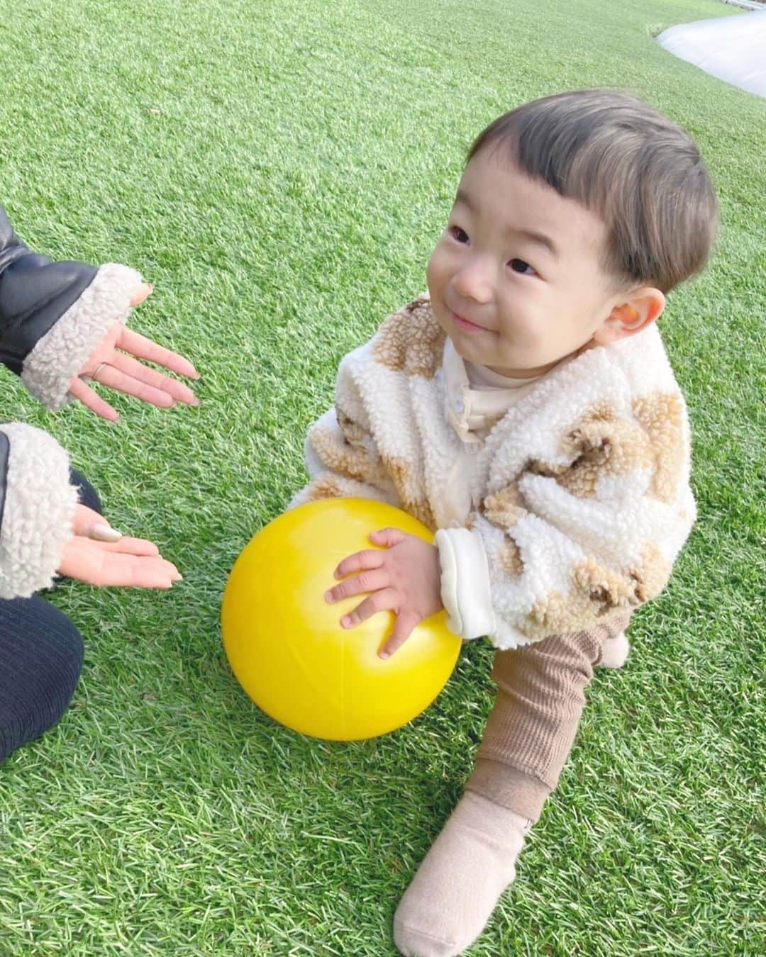 Nikawaasuka さんのインスタグラム写真 Nikawaasuka Instagram うちの可愛いおかっぱ天使ちゃん 花フェスタ ぱっつん ぱっつん前髪 赤ちゃん 1歳 男の子 Family 家族 1月13日 11時36分 a