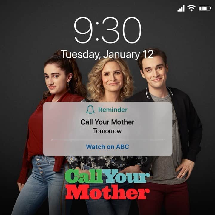 ジョーイ・ブラッグのインスタグラム：「Just in case you forgot to tell Siri, Alexa, Google, R2-D2, or Megatron here’s your reminder. Call Your Mother TOMORROW NIGHT!」