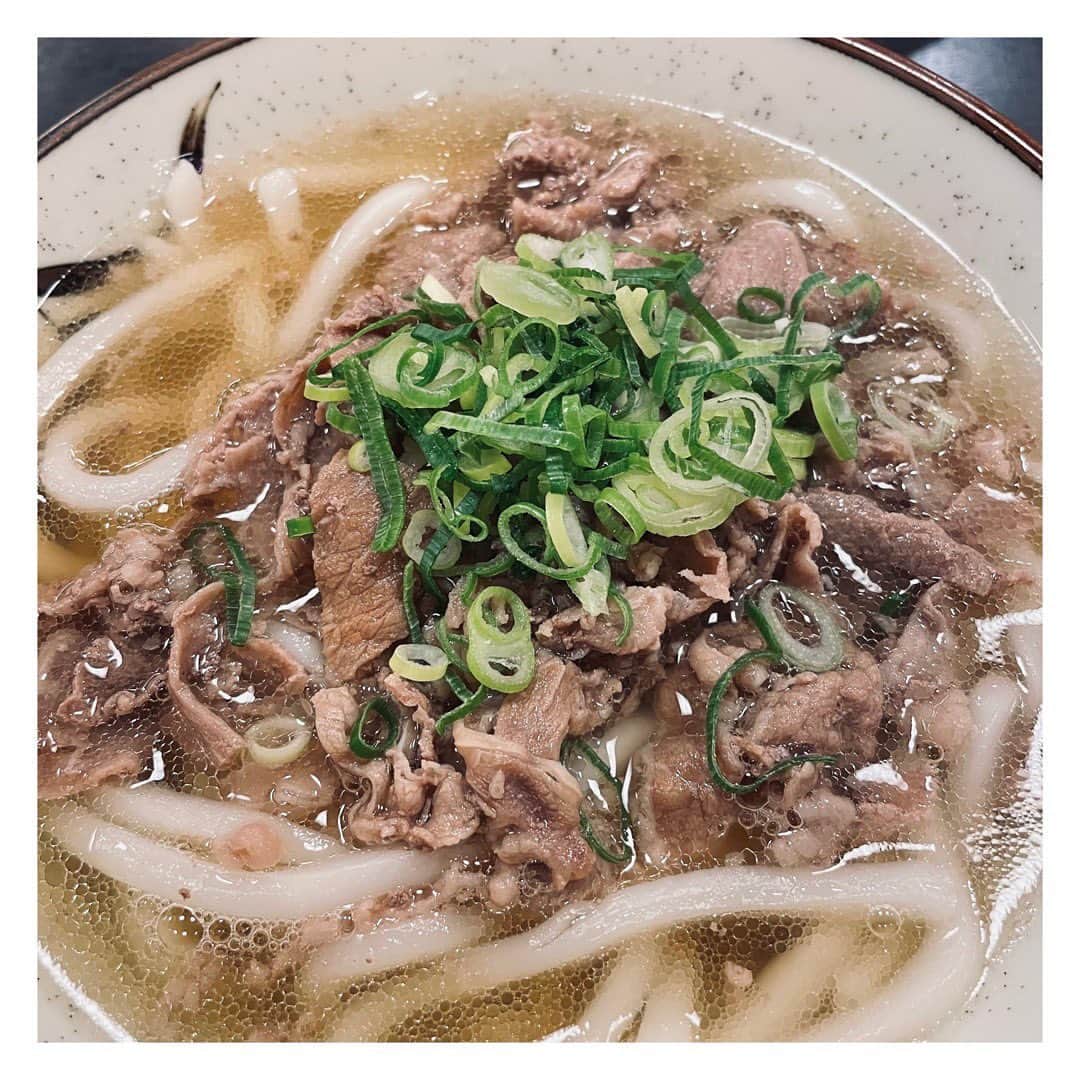 柏木作夢さんのインスタグラム写真 - (柏木作夢Instagram)「写真集の撮影で大阪に来ておりまして  昨日食べたランチの  肉吸いの旨さよ。  豪快に食べる、優しいお味。 ・・・ #肉吸い#小玉#なんばグランド花月#うどん#肉うどん#大阪#関西グルメ」1月13日 6時37分 - samukashiwagi