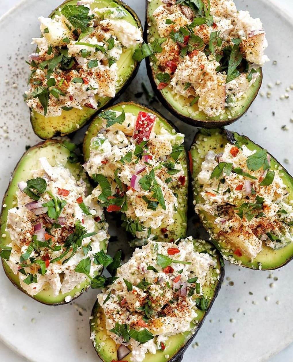 Whole Foods Marketさんのインスタグラム写真 - (Whole Foods MarketInstagram)「Simply delicious! These Avocados Stuffed with Chicken Apple Salad from @kalememaybe are perfect for an easy lunch or dinner😋 Head to her page for the full recipe. #sponsored」1月13日 6時52分 - wholefoods