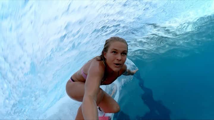 フェリシティー・パルマティアーのインスタグラム：「One of my favourite surf moments captured by yours truely on a @gopro boat trip in the Mentawai Islands 💕」