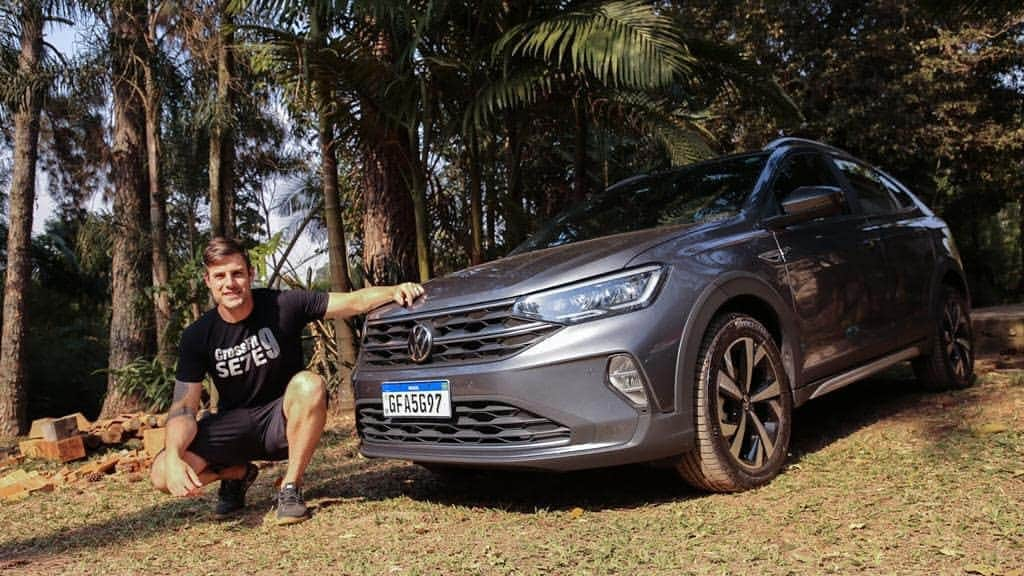 Volkswagen do Brasilさんのインスタグラム写真 - (Volkswagen do BrasilInstagram)「#Repost @kleincarlos . . .  O amor pela Volkswagen passou para o @kleincarlos de pai para filho. No perfil dele, ele contou essa história emocionante na legenda da foto. A gente fica muito feliz de fazer parte de algo tão especial na sua vida! Valeu, Carlos 👊 #Nivus #VWBrasil」1月13日 7時02分 - vwbrasil