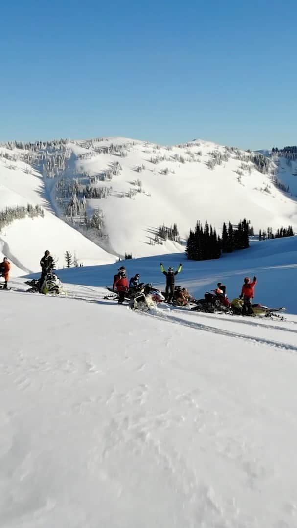 ケン・ブロックのインスタグラム：「Video mash up of two days of epic riding on three turbocharged @SkiDoo Summits, ridden by @TonyJenkins208, @JayMentaberry411, and myself. Powder fields, jumps, donuts, etc. were all shredded - all near Jackson, WY. #SkiDooSummitTURBO」