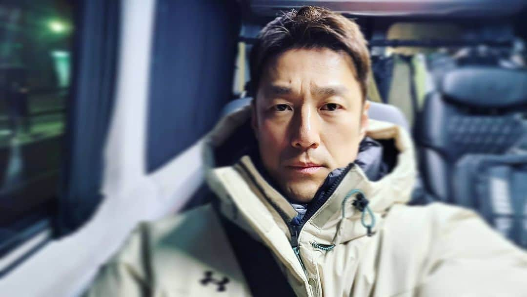 チ・ジニさんのインスタグラム写真 - (チ・ジニInstagram)「@ikkle_entertainment #언더커버🎥 #출근🚌 #춥다😷」1月13日 7時20分 - actor_jijinhee