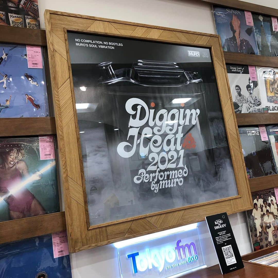 のインスタグラム：「おはようございます〜☀️ 本日タワーレコード限定で、 「DIGGIN’ HEAT 2021」 が㊗️リリースになりマス♪♨️ そして今回も　@gep_tokyo とリリースを記念してコーチジャケットとロンTを作らせて頂きましたので、コチラも是非チェックしてみてください！✨ @towervinyl  @king_of_diggin  #20210113 #タワレコ限定  #digginheat2021」