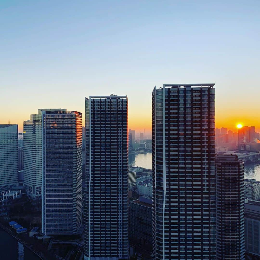 宮崎謙介さんのインスタグラム写真 - (宮崎謙介Instagram)「今日も良い朝陽だった。」1月13日 7時44分 - miyazakikensuke1031