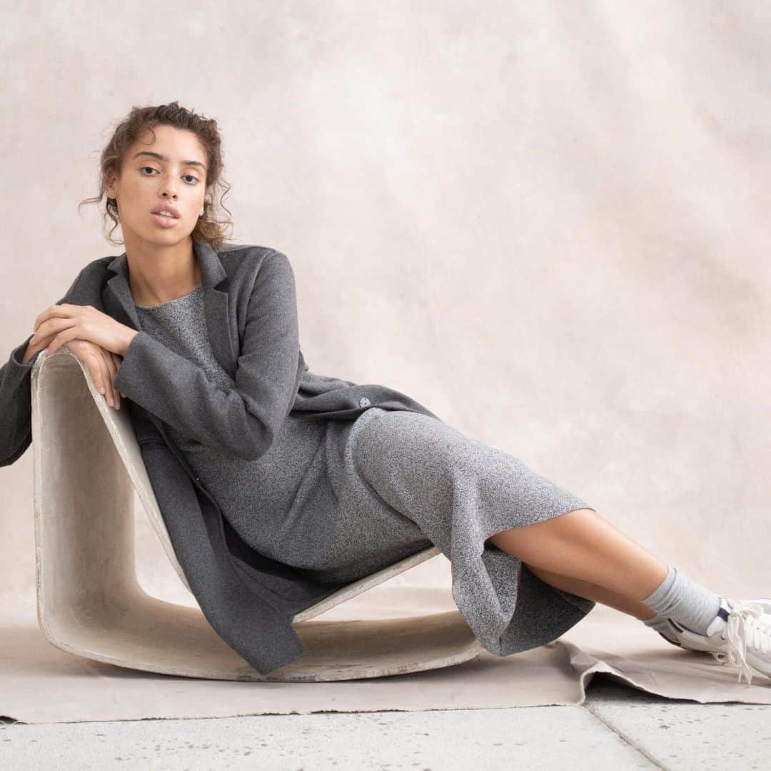 Banana Republic のインスタグラム：「Slay in gray. Elevated styles to make your everyday effortless.」