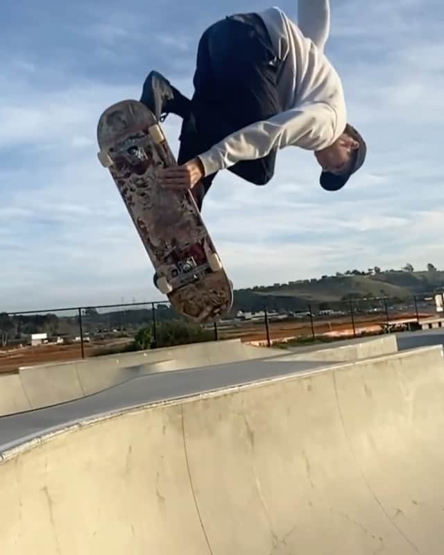 ラカイリミテッドフットウェアのインスタグラム：「@jimmy_wilkins 🚀  Filmed by @griffindorkus  #Lakai #TheShoesWeSkate」