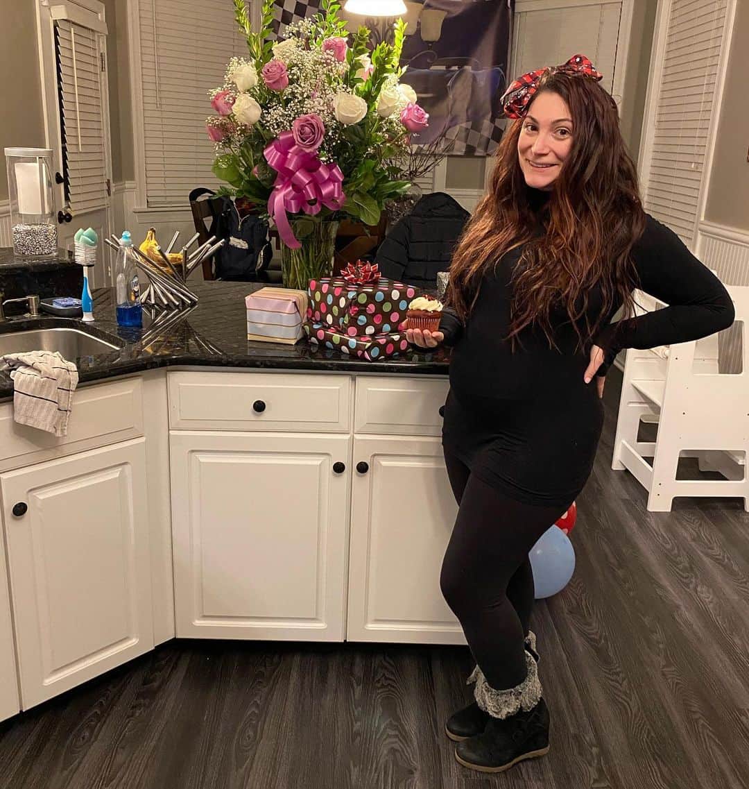のインスタグラム：「This is 34 ❤️🖤 thank you @cbuckner_ ..little C and @joanncortese4591 for making today special for me 💝 and thank you for all the birthday messages..texts and calls ❤️ means so much 🥰」