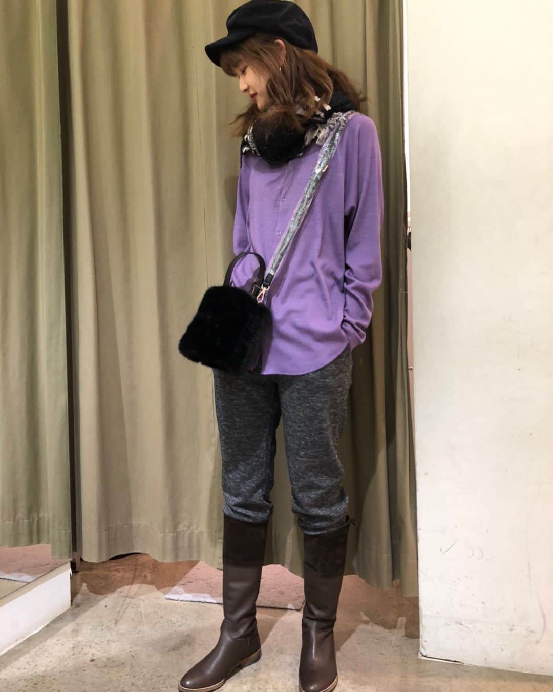 GATHER yamatoのインスタグラム：「・ ・ ☃️冬の終わりを彩る色。 鮮やかでどこか優しい 今年のお色は 肌色をとても白く見せてくれる効果が。 全体のコーデのトーンを合わせてポイントで使うと上手く行きます！ ・  ストールはそのまま巻いても◎ ・ ━━━━━━━━━━━━━━━ カーディガン #Munich ￥13,200(taxin) ・ スウェットパンツ #Munich ￥13,200(taxin) ・ ストール ￥6,050(taxin) ・ バッグ #Ninamew ￥11,000(taxin) ・ ━━━━━━━━━━━━━━━ ・ ・ #ギャザー #GATHER #ギャザー大和店 #GATHER大和店 #ロングブーツコーデ #まめっちカジュアル #まめっちコーディネート」