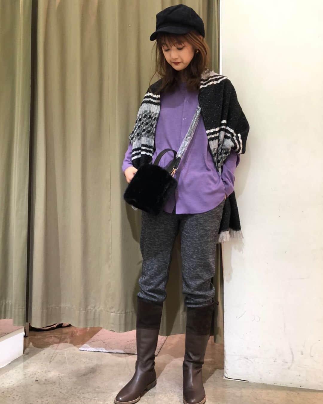 GATHER yamatoのインスタグラム：「・ ・ ☃️冬の終わりを彩る色。 鮮やかでどこか優しい 今年のお色は 肌色をとても白く見せてくれる効果が。 全体のコーデのトーンを合わせてポイントで使うと上手く行きます！ ・  ストールを羽織るだけでも 全く違った印象に。 ・ ━━━━━━━━━━━━━━━ カーディガン #Munich ￥13,200(taxin) ・ スウェットパンツ #Munich ￥13,200(taxin) ・ ストール ￥6,050(taxin) ・ バッグ #Ninamew ￥11,000(taxin) ・ ━━━━━━━━━━━━━━━ ・ ・ #ギャザー #GATHER #ギャザー大和店 #GATHER大和店 #ロングブーツコーデ #まめっちカジュアル #まめっちコーディネート」