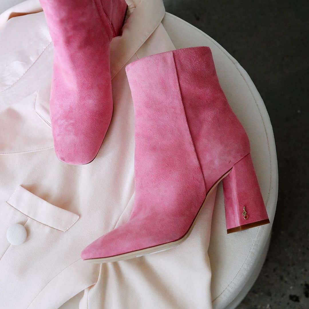 サムエデルマンのインスタグラム：「Last few CODIES in the perfect confetti pink still in stock 👀 Shop at SamEdelman.com   #SamEdelman」