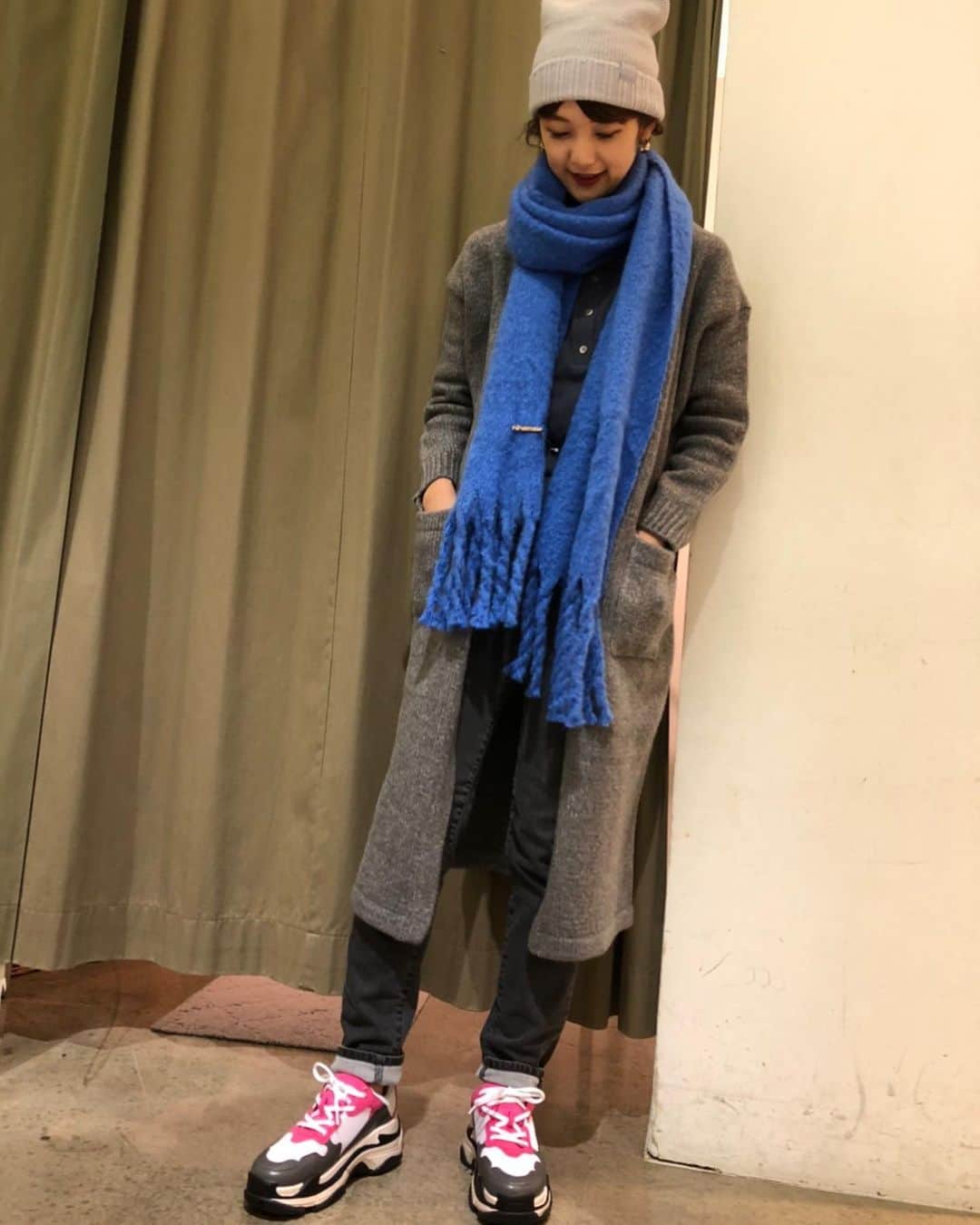 GATHER yamatoのインスタグラム：「・ ・ ☃️冬の終わりを彩る色。 鮮やかでどこか優しい 今年のお色は 肌色をとても白く見せてくれる効果が。 全体のコーデのトーンを合わせてポイントで使うと上手く行きます！ ・  ・ ━━━━━━━━━━━━━━━ カーディガン #Ninamew ￥16,940(taxin) ・ カットソー #Munich ￥9,680(taxin) ・ デニム #Munich ￥18,700(taxin) ・ ストール #Ninamew ￥6,820(taxin) ・ ━━━━━━━━━━━━━━━ ・ ・ #ギャザー #GATHER #ギャザー大和店 #GATHER大和店 #まめっちカジュアル #まめっちコーディネート」