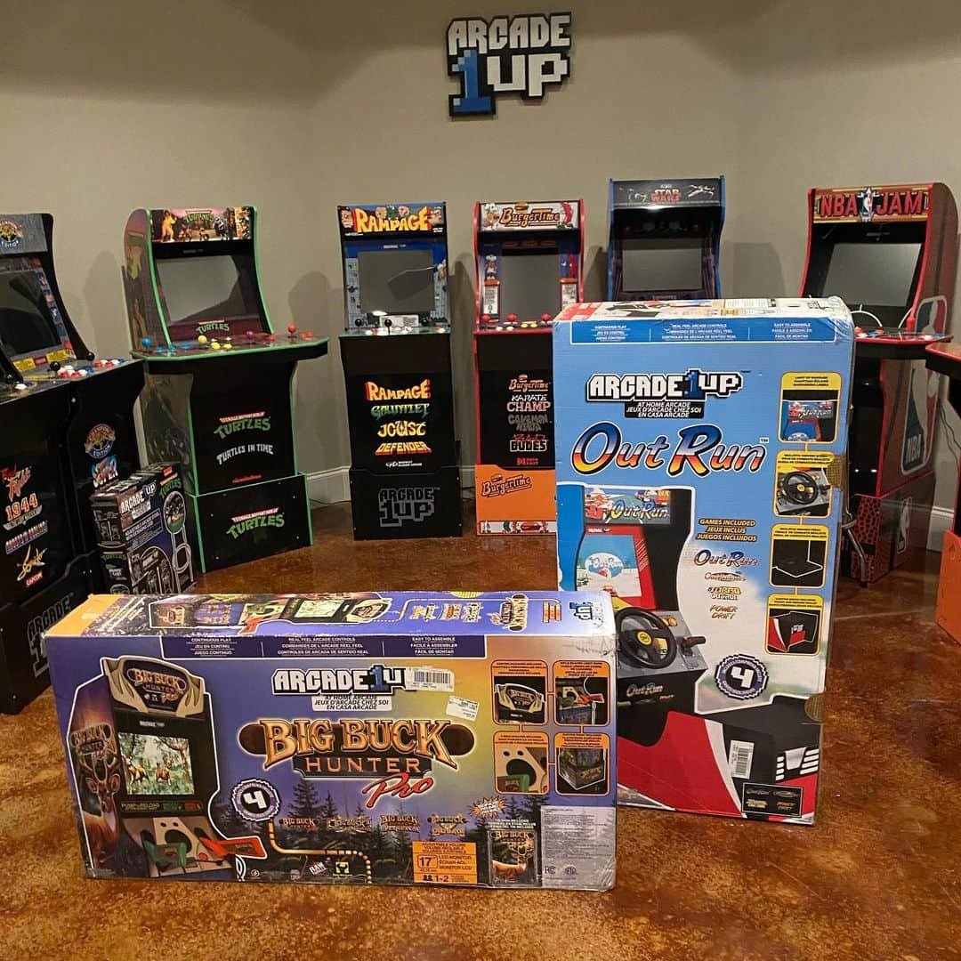 アレン・ジョーンズのインスタグラム：「Super excited to get these up and running. Out Run and Big Buck Hunter. @arcade1upofficial」