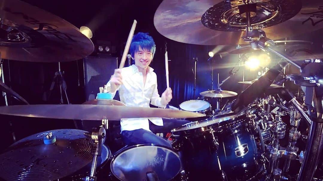 坂東慧のインスタグラム：「【お知らせ】 1/30(土)坂東慧ソロライブ@本厚木Cabinですが、開演時間が変更になりました。 1st 16:00 Open/16:30 Start 2nd 18:00 Open/18:30 Start どうぞ宜しくお願い致します🥁」