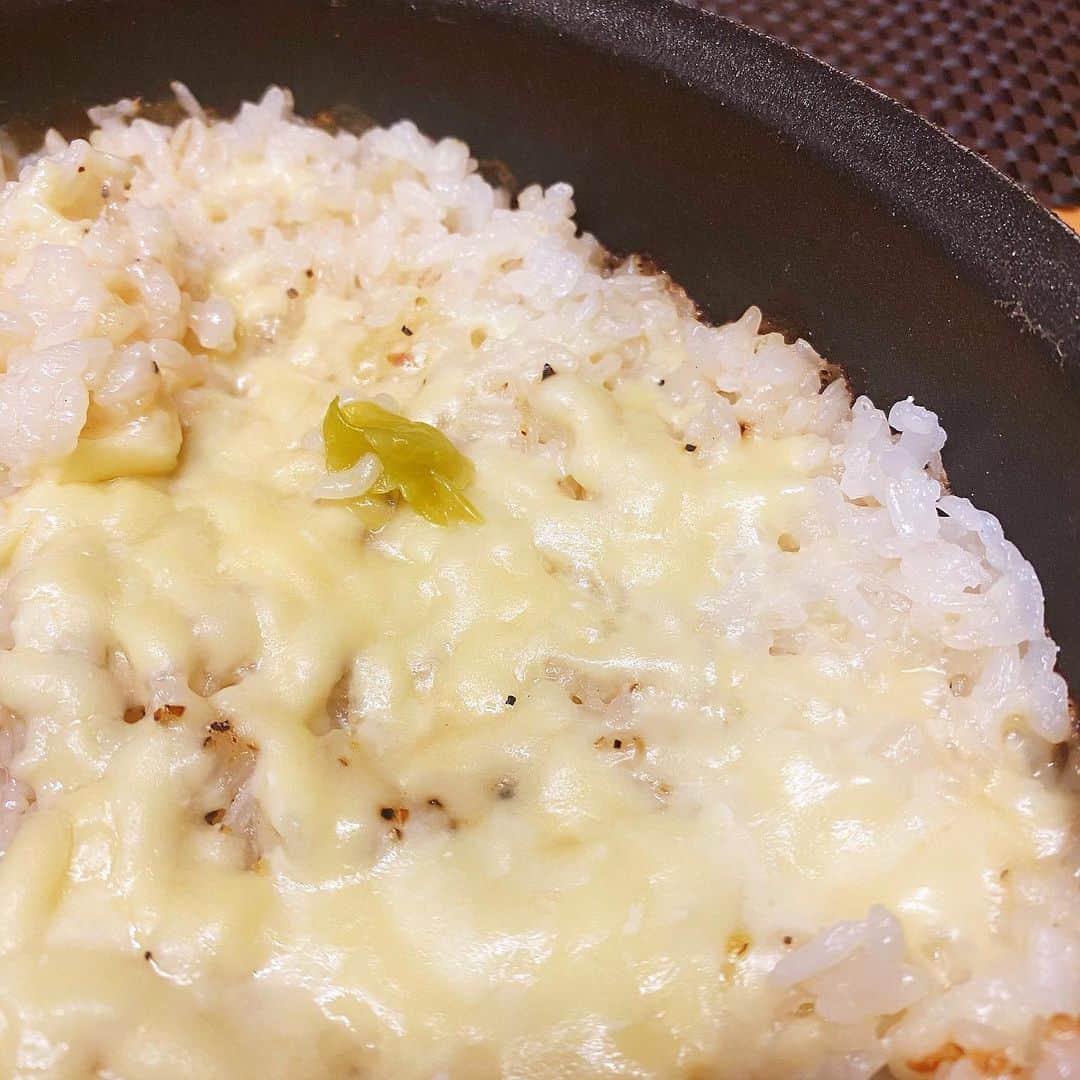 琴菜さんのインスタグラム写真 - (琴菜Instagram)「カルボナーラ🍝🍝クアトロチーズ鍋をした時の余ったスープでカルボナーラとチーズリゾットを作ったよー。 #クアトロチーズ鍋 #カルボナーラ　#チーズリゾット」1月13日 9時27分 - dj_singer_kotona
