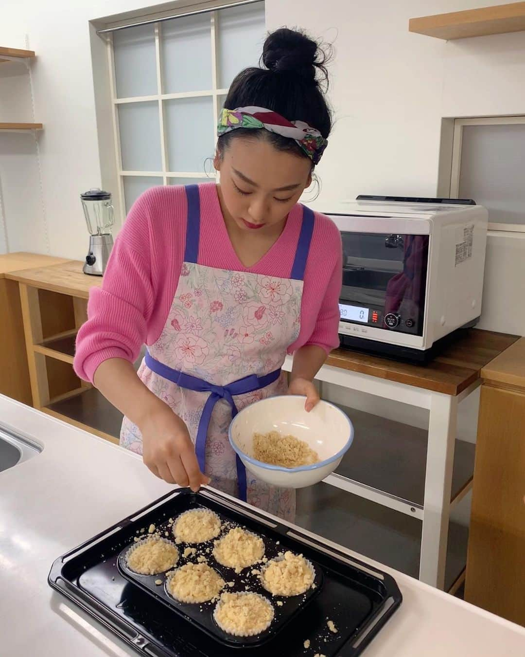 浅田真央さんのインスタグラム写真 - (浅田真央Instagram)「「オレンジページ　1/17号」 最新号からは、お菓子シリーズです😋 どうぞご覧ください。 #オレンジページ #おうちごはん #おうちごはん1年生 #バナナマフィン #お菓子 #スイーツ #美味しい」1月13日 9時38分 - maoasada2509