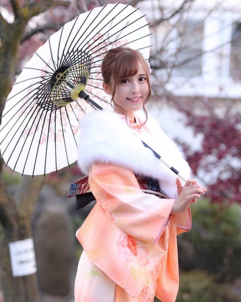 葵井えりかのインスタグラム：「今年の晴れ着✨✨今年も大好きなチームカラーのオレンジを着させていただきました🧡 改めてレースクイーン大賞、コスチュ部門投票ありがとうございました❣️ 1/15に結果発表です。どんな結果でも、本当にこの期間たくさん応援してくれた皆様ありがとうございました‼︎ #arnageracing  #arnagelovelycats#晴れ着#和装#supergt#racequeen#和装ヘア」