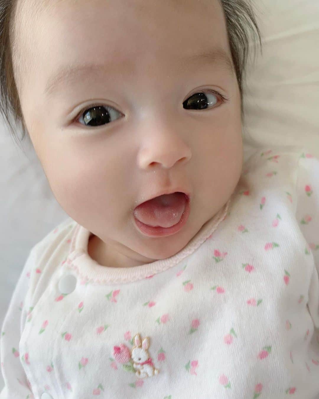 川崎希さんのインスタグラム写真 - (川崎希Instagram)「おはよ〜💓💓💓  起きたてのsisterだよん👶🍼  #babygirl #すごく晴れてるからお洗濯がんばろ〜と」1月13日 9時50分 - kawasakinozomi