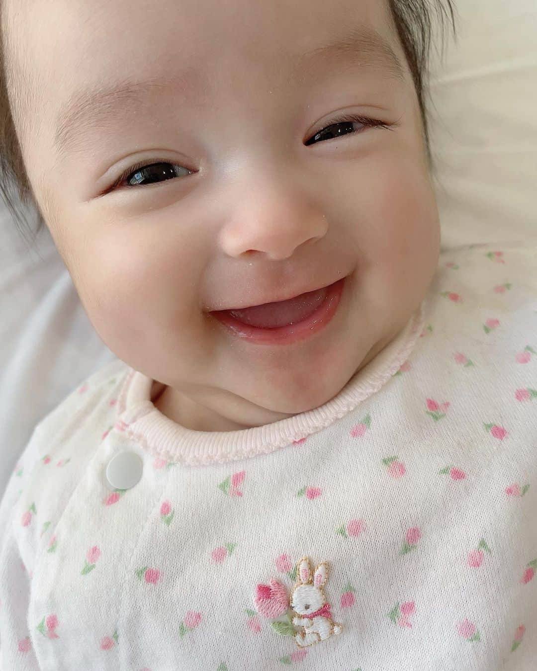 川崎希さんのインスタグラム写真 - (川崎希Instagram)「おはよ〜💓💓💓  起きたてのsisterだよん👶🍼  #babygirl #すごく晴れてるからお洗濯がんばろ〜と」1月13日 9時50分 - kawasakinozomi