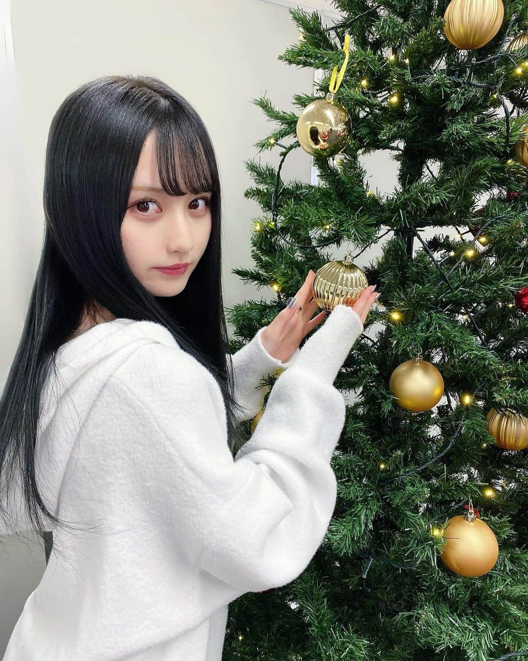 山本望叶さんのインスタグラム写真 - (山本望叶Instagram)「ツリー居た🎄」12月20日 18時51分 - mikana.yamamoto