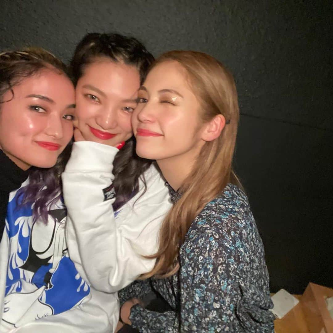 楓さんのインスタグラム写真 - (楓Instagram)「大好きな2人。 ずっと一緒に活動してきて いろんな思い出があって 本当に本当に大切な存在！  離れてしまうのは寂しいけど どんな挑戦も未来も応援するし 絶対的味方でいたい💟  最後まで私たちらしく 一緒に頑張ろうね☺️  だぁぁぁぁいすき❤️」12月20日 17時38分 - kaede_