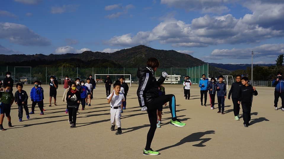 神野大地さんのインスタグラム写真 - (神野大地Instagram)「週末は熊本県和水町のPR動画の撮影のために熊本に行っていました〜！！  和水町の小学生を対象にランニング教室も実施しました！  #和水町 #ランニング教室」12月20日 17時48分 - daichi_0913