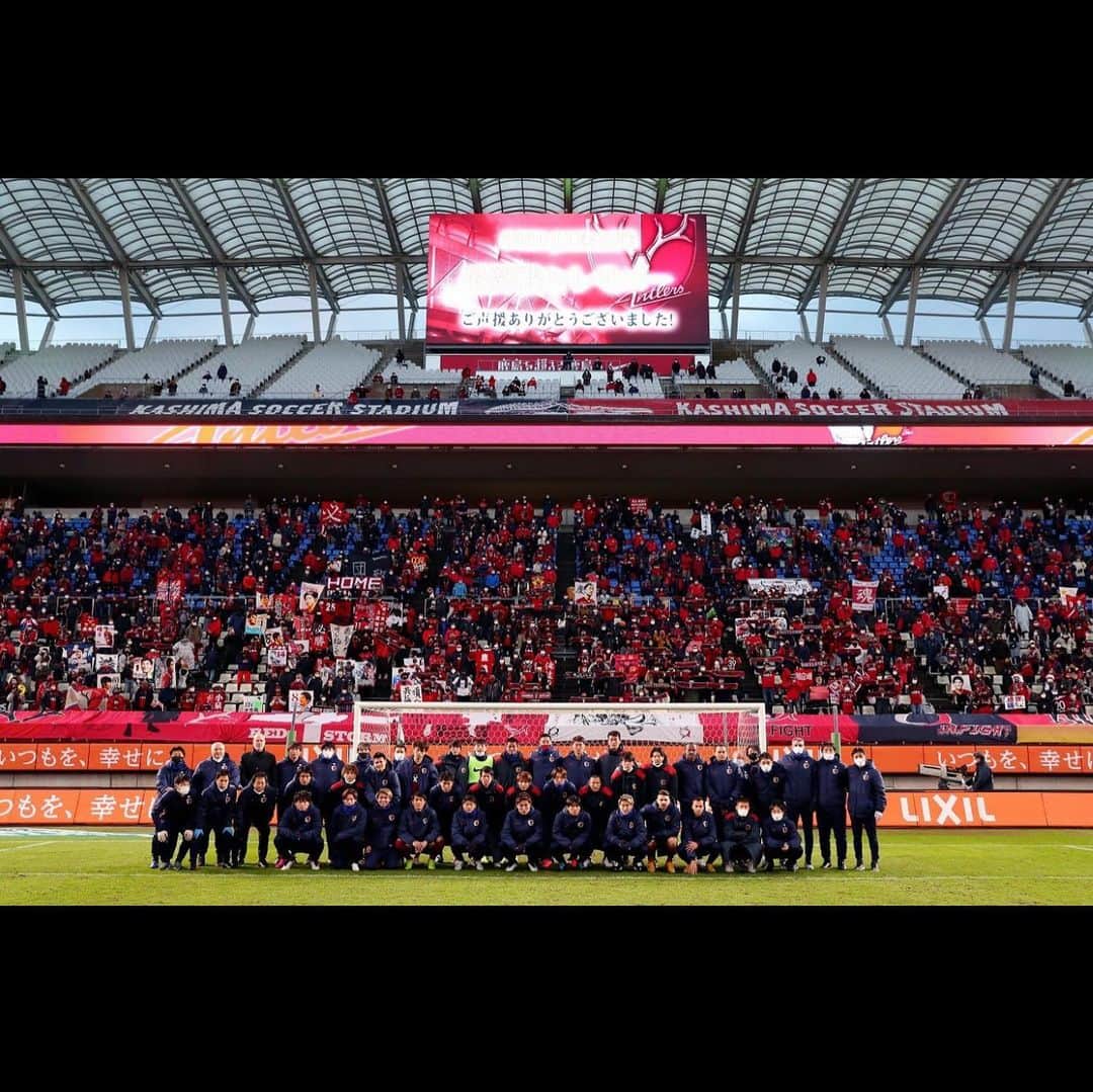白崎凌兵のインスタグラム：「沢山の方に支えられてサッカーができた今シーズンに感謝。 #仲間」