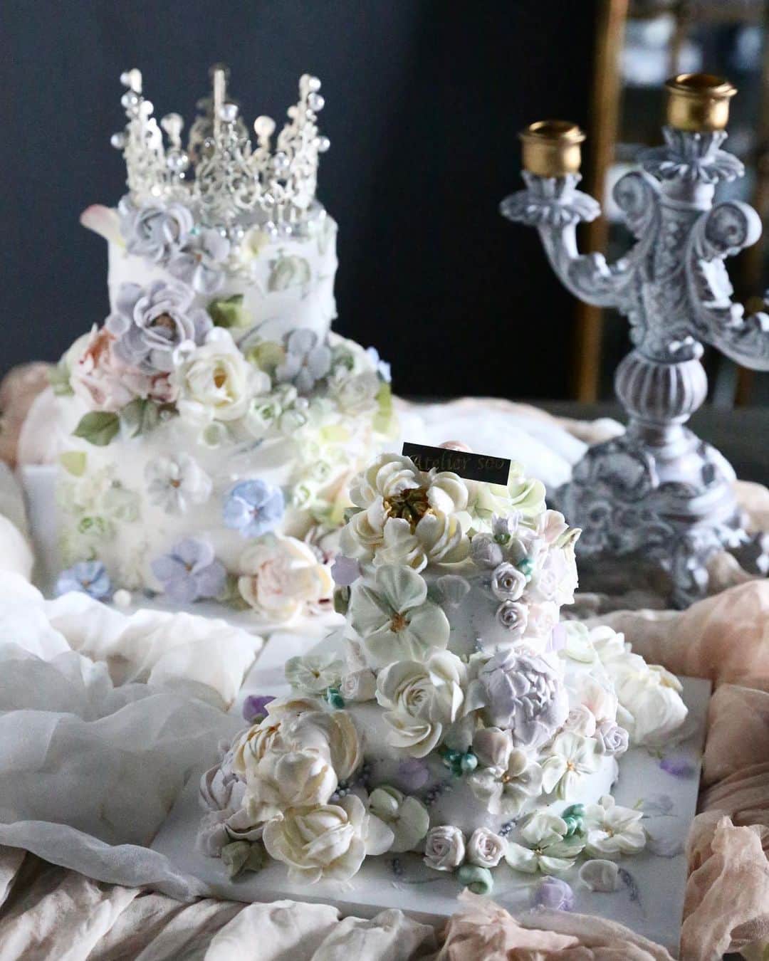 청담 수케이크 (atelier soo)さんのインスタグラム写真 - (청담 수케이크 (atelier soo)Instagram)「ㅡ 요즘.푹빠진 wedding ⚜️ 내작품과심화반작품 :) ㅡ #flower #cake #flowercake #partycake #birthday #bouquet #buttercream #baking #wilton #weddingcake #쿠킹클래스 #wedding ㅡ www.soocake.com vkscl_energy@naver.com」12月20日 17時45分 - soocake_ully