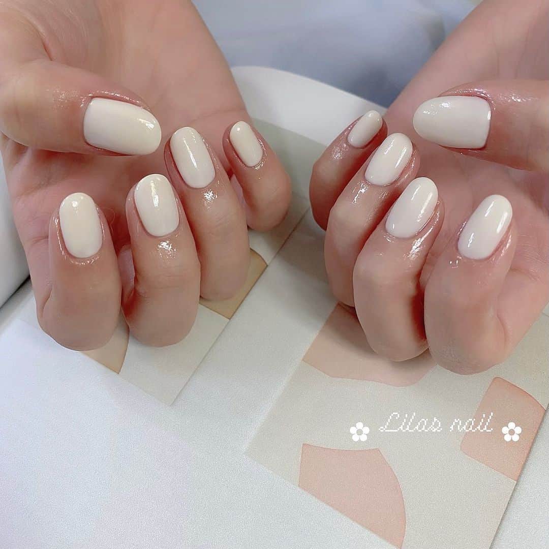 makoのインスタグラム：「* ネイル納めありがと🥚🤍 ミルク色🐮🤍 #girlynail #ガーリーネイル #ミラーネイル #glitternail #젤네일 #젤네일아트 #젤네일전문 #フレンチガーリー  #ギンガムチェック #ギンガムチェックネイル #オーダーチップ #ブライダルネイル #ワイヤーネイル  #セルフネイル #스누피네일아트 #左右非対称ネイル #ちょうちょネイル #蝶々ネイル #ヴィンテージネイル #水滴ネイル #オーロラネイル #フレンチネイル #冬ネイル #マットネイル #韓国ネイル」