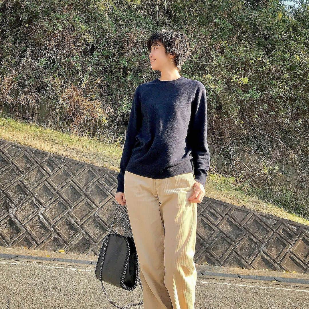 ryo0809appleのインスタグラム：「#coordinate ・ ・ ・ 寒くなりカシミヤニットの出番🧶 これXLだけど、もうワンサイズ大きくても良かったなぁ🙁💨 ・ ・ ・ #服記録 #プチプラコーデ #プチプラ #プチプラファッション #ママコーデ #ママファッション #アラフォーコーデ #40代コーデ #アラフォーママ #高身長コーデ #高身長女子 #先日のコーデ #kaumo_fashion #locari #ponte_fashion #mineby3mootd #ママスタ冬コーデ  #uniqlo #ユニクロ #ユニジョ #ユニクロニット族 #ハイブリッドダウンコクーンコート #上下ユニクロ部 #上下ユニクロ #ユニクロきれいめ部」