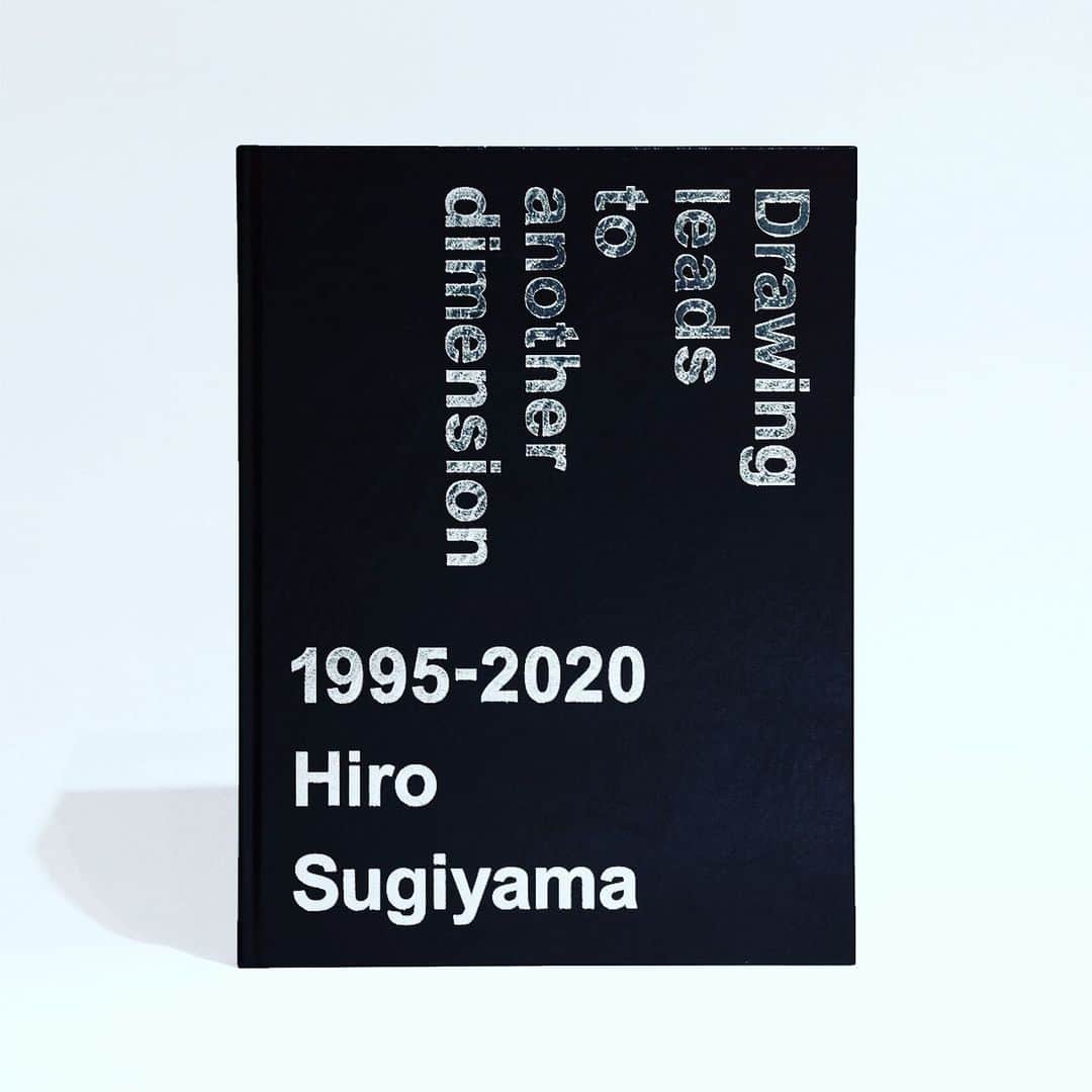 Hiro Sugiyama enlightenmentのインスタグラム：「Drawing leads to another dimentionのBlack coverが、六本木、渋谷、銀座、代官山の蔦屋さんで、発売開始いたしました。定価8800円 384ページ　ハードカバー。」