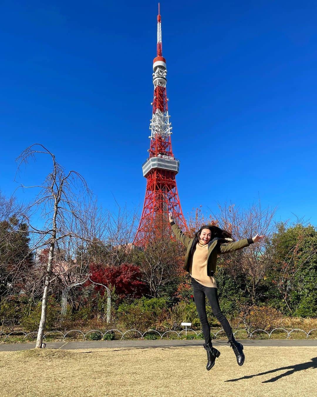 シャウラさんのインスタグラム写真 - (シャウラInstagram)「Obligatory TT jump photo.🗼 東京タワーあるある写真。 #tokyotower #東京タワー」12月20日 17時52分 - shaula_vogue