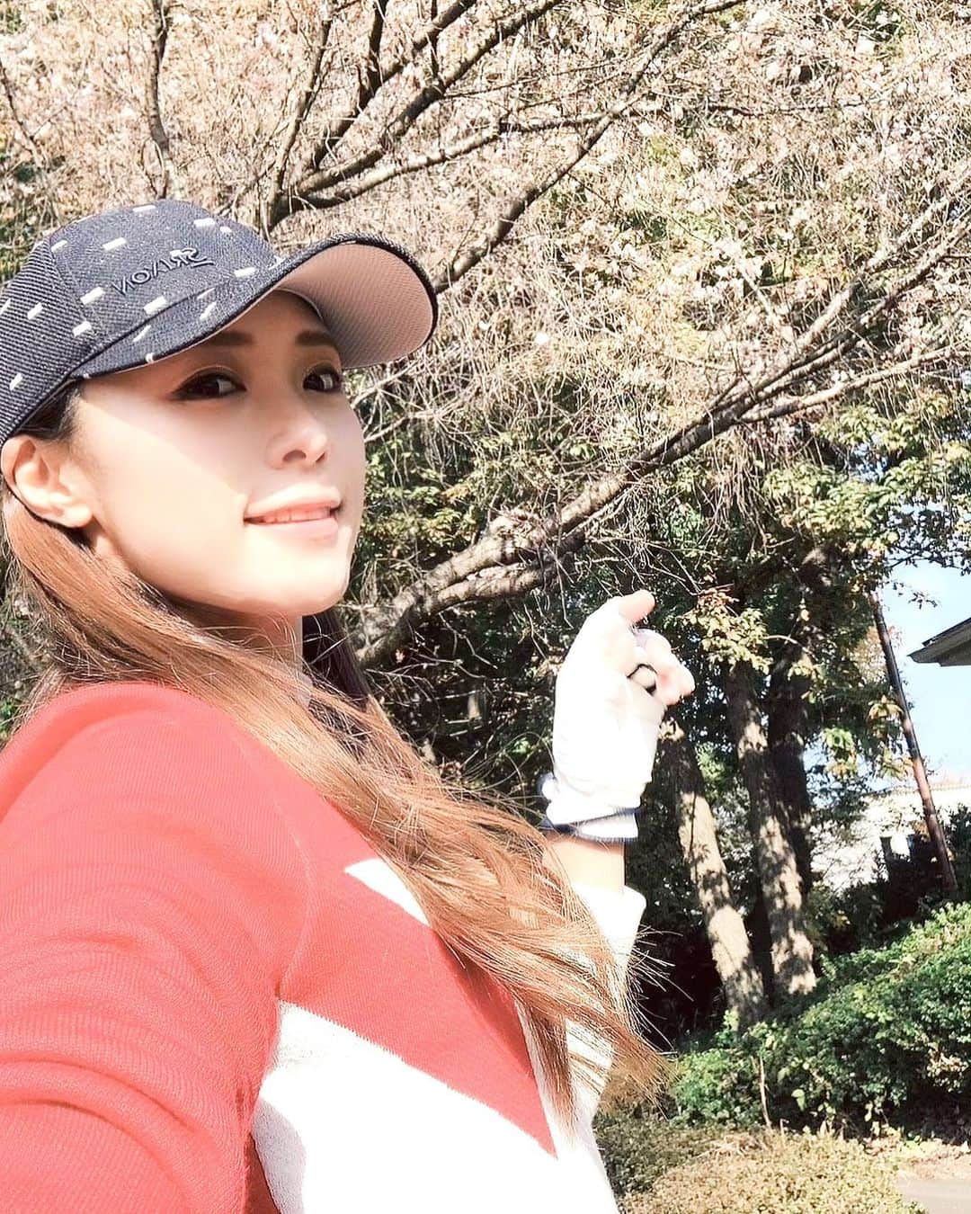 のインスタグラム：「ゴルフ場に桜が咲いてたよ🌸☺️ あまり写ってない😹 #ゴルフウェア#golftoday#ゴルフ#ゴルファー#ゴルフ女子#ゴルフコーデ#昭和の森ゴルフコース #golfstagram #golf#スリクソン#srixon」