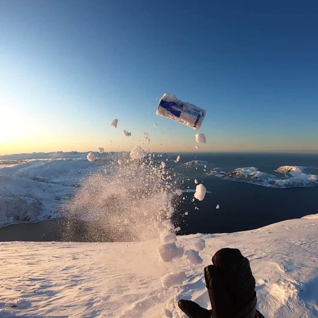レッドブルのインスタグラム：「we're pretty confident this is what heaven looks like 😍  ⛷ : @kristoferturdell  #redbull #givesyouwiiings #skiing #ski #winter #norway」