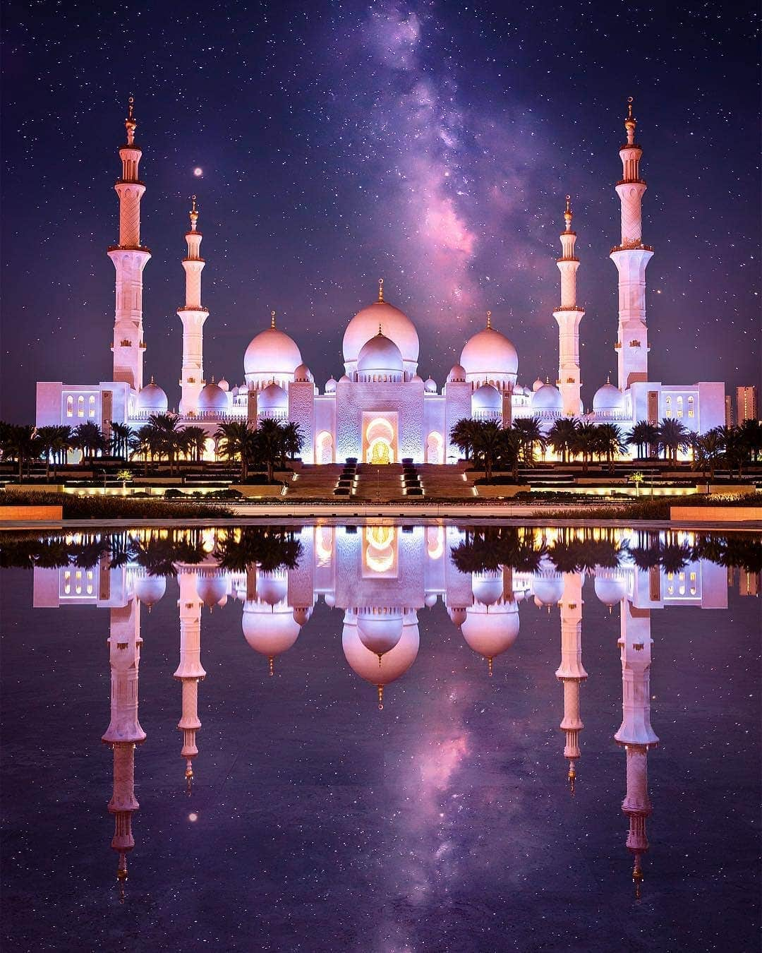 BEAUTIFUL DESTINATIONSさんのインスタグラム写真 - (BEAUTIFUL DESTINATIONSInstagram)「An oasis on earth! 🎆 Marvel at this superb reflection of the Sheikh Zayed Grand Mosque in the pond of Wahat al Karama, which literally means “the oasis of dignity". 🕌  Architectural wonders, a calm atmosphere, and sacred grandeur are what you can expect at this beautiful destination. Any insider tips when visiting? 📝  📸 @richardeigenheer_photo 📍 Abu Dhabi, United Arab Emirates」12月20日 18時09分 - beautifuldestinations