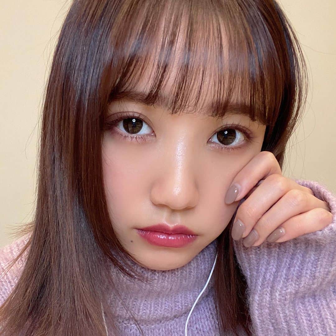 加藤玲奈のインスタグラム：「赤っぽいメイク？ピンクっぽいメイク？を昨日したのだ✨ ポイントはピンクのマスカラ💓 @ettusaisjp のマスカラをこの前買って使ったんだけど激かわ💓テンションあがる💓  女の子って楽しいー😝笑」