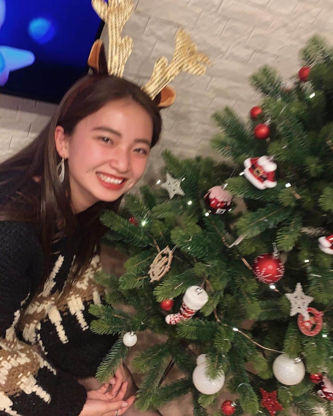 𝐊𝐚𝐤𝐢𝐠𝐢𝐅𝐮𝐤𝐚のインスタグラム：「． ． 今日はお友達の家でクリスマスパーティー🎅🏼🧡 ． 一足お先にクリスマス気分でるんるん👶🏻✨」