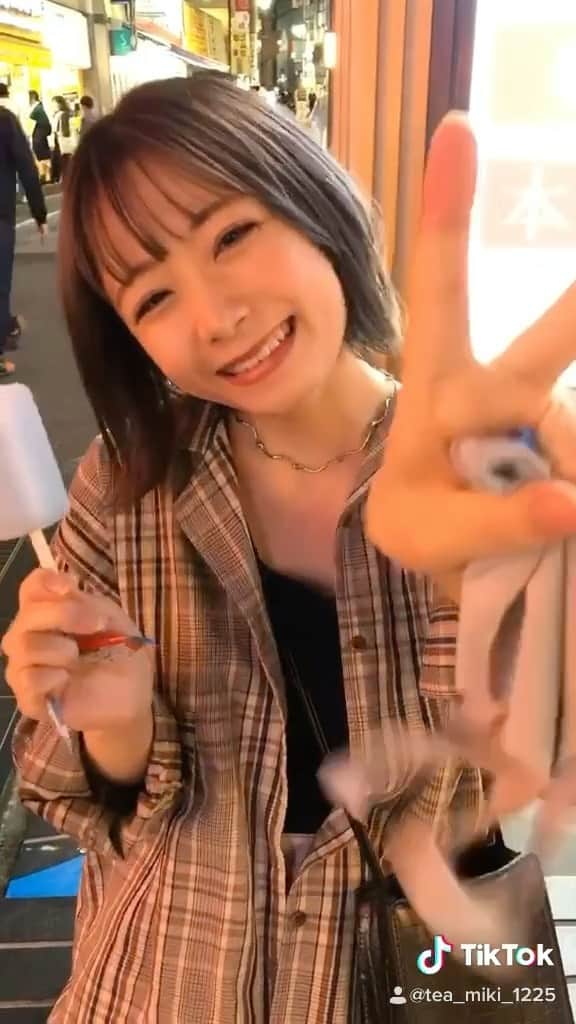 てぃーみきのインスタグラム：「いつぞやかのTikTokを🥳 初リール？とやらに投稿してみた！ これは、どういう機能なの？？？🥺 もう最近の流行りにはついていけなくなってきちゃった（笑）」